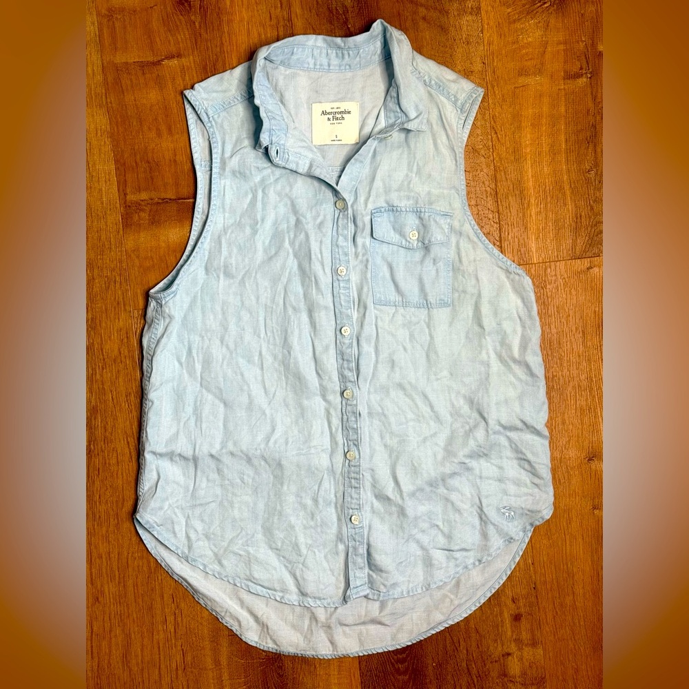 Abercrombie & Fitch Womens Sleeveless Blue Chambray Button Down Shirt Size Small